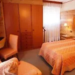 מלון Pavillon 4*