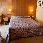 מלון Pavillon 4*