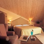 מלון Pavillon 4*