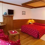 מלון Pavillon 4*